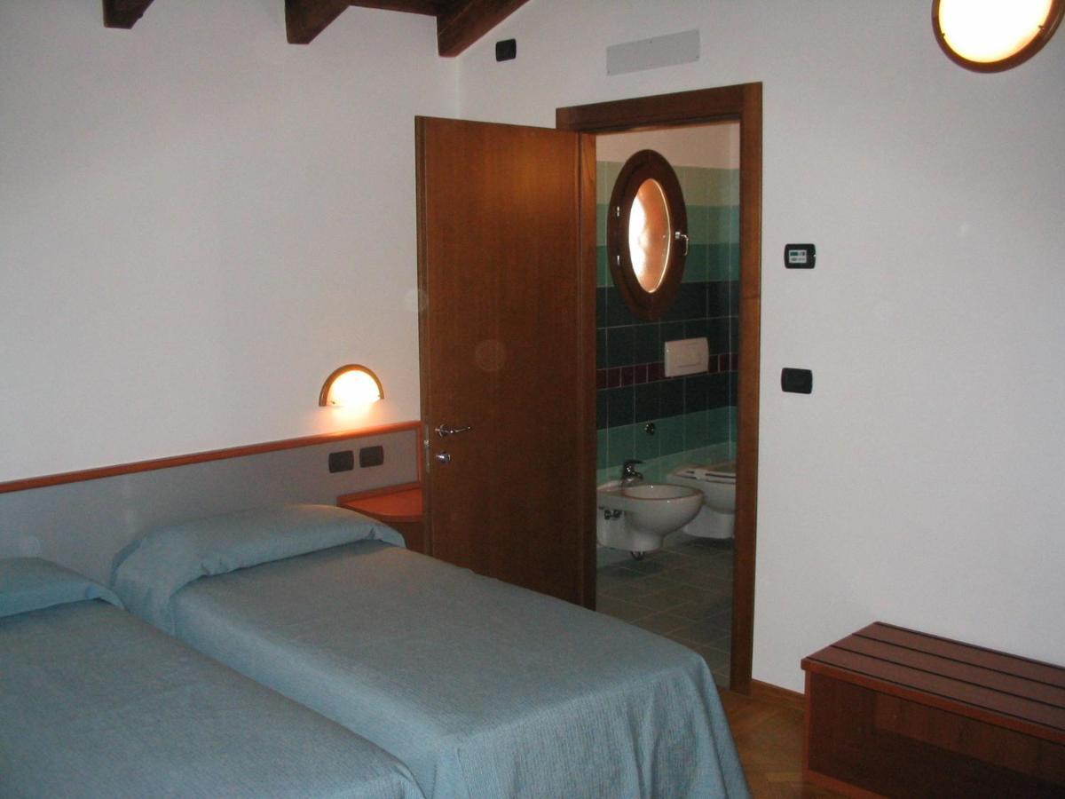 Country House Santa Maria Maddalena Budrio  Rum bild